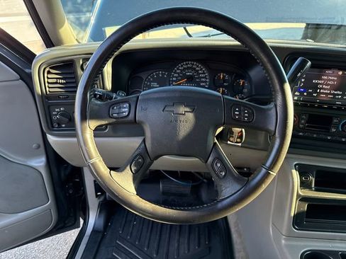 Used 2006 Chevrolet Suburban LT w/ Preferred Equipment Group image 19