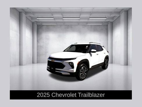 Used 2025 Chevrolet TrailBlazer LT AWD/4WD image 1