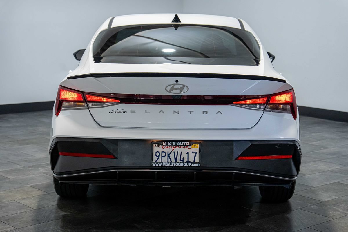 Used 2025 Hyundai Elantra Sport FWD image 3