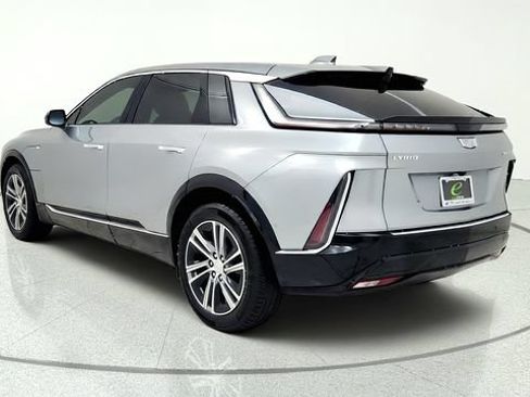 Used 2024 Cadillac Lyriq Luxury AWD/4WD image 6