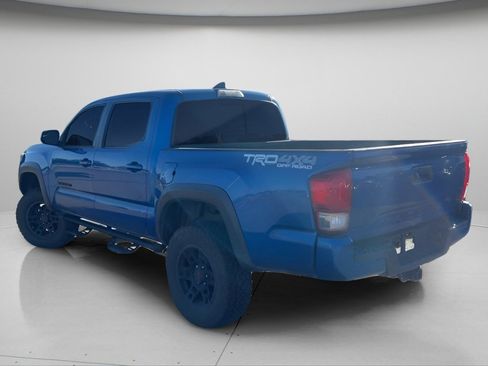 Used 2017 Toyota Tacoma TRD Off-Road AWD/4WD image 11