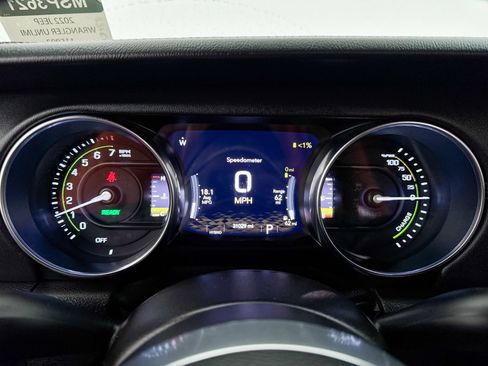 Used 2022 Jeep Wrangler Unlimited Sahara AWD/4WD image 33