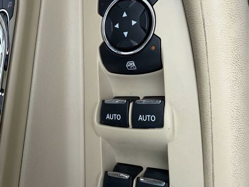 Used 2016 Ford Taurus Limited w/ Equipment Group 301A AWD/4WD image 15