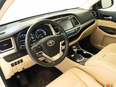 Used 2015 Toyota Highlander XLE FWD image 4