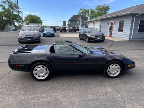 Used 1993 Chevrolet Corvette Convertible RWD image 2
