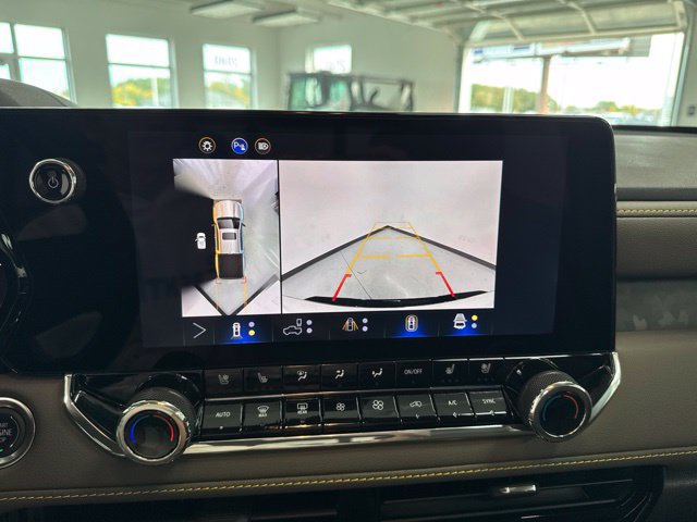 Used 2024 Chevrolet Colorado ZR2 w/ ZR2 Convenience Package III AWD/4WD image 38