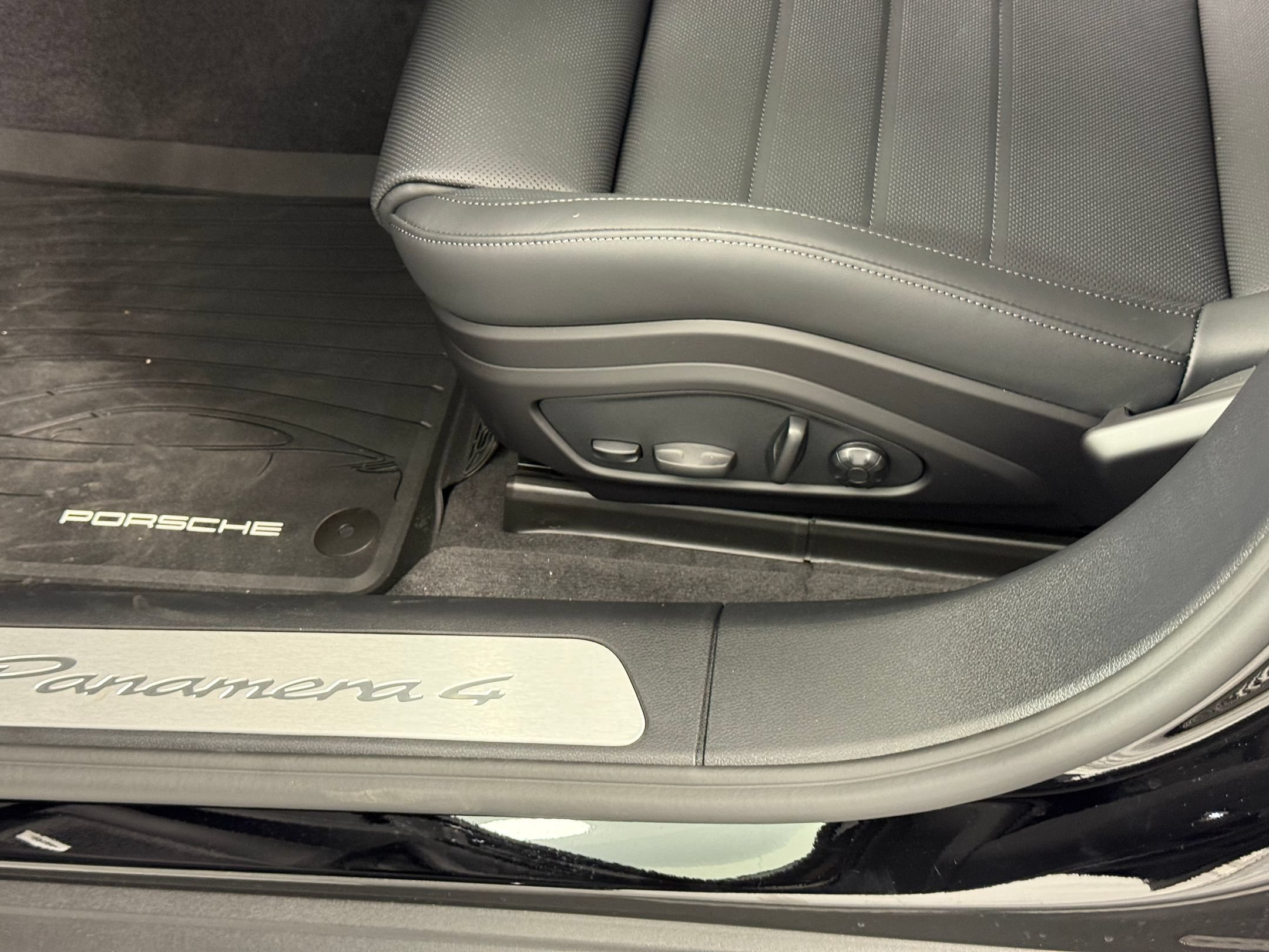 Certified 2026 Porsche Panamera 4 AWD/4WD image 16
