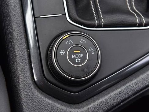 Certified 2024 Volkswagen Tiguan SE image 18