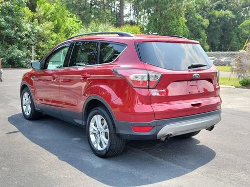 Used 2017 Ford Escape SE w/ Equipment Group 201A FWD image 4
