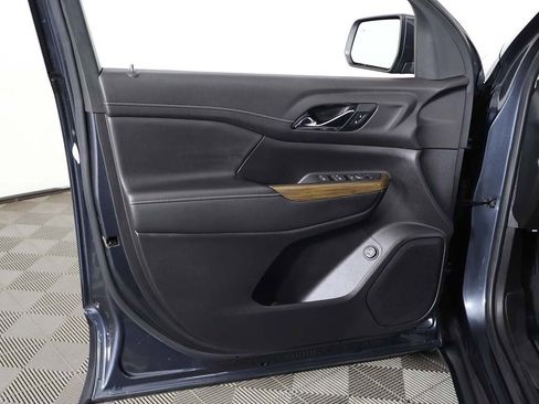 Used 2020 GMC Acadia SLE w/ Driver Convenience Package image 25