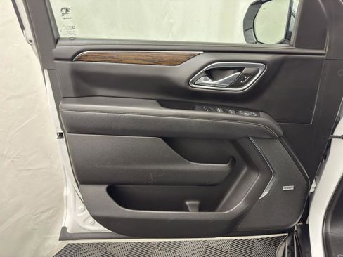 Used 2023 Chevrolet Suburban Premier image 13