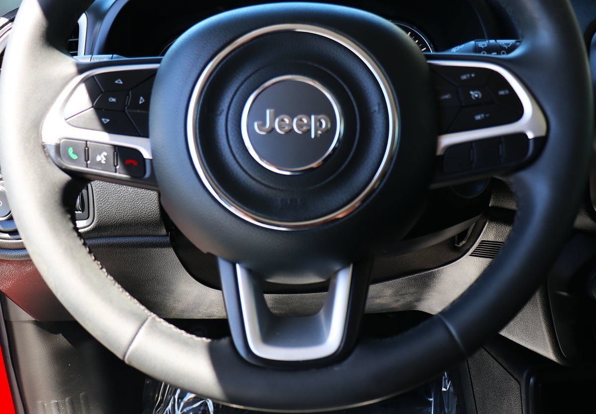 Used 2019 Jeep Renegade Latitude FWD image 56