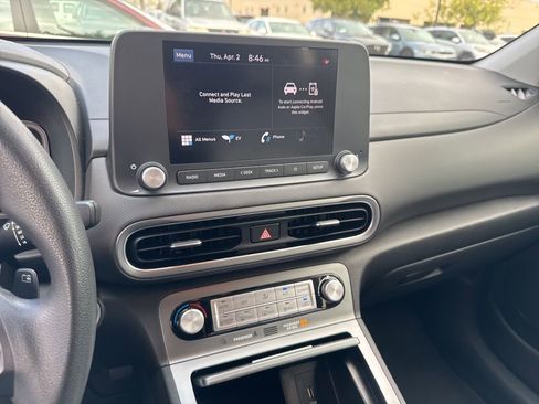 Used 2023 Hyundai Kona SE image 8