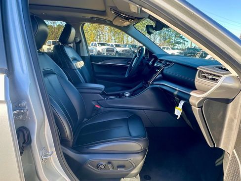 Used 2023 Jeep Grand Cherokee L Limited image 23