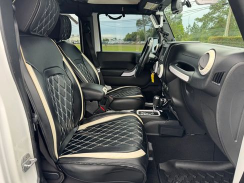 Used 2013 Jeep Wrangler Unlimited Sahara w/ Connectivity Group image 27