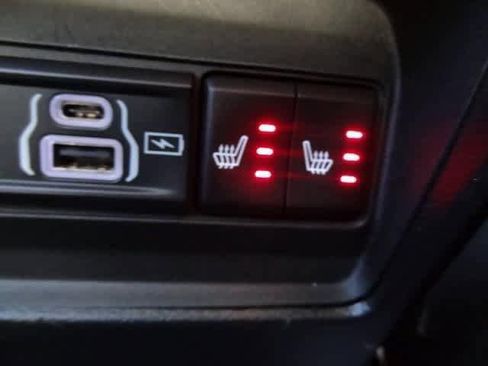 Used 2023 Jeep Grand Cherokee Limited image 14