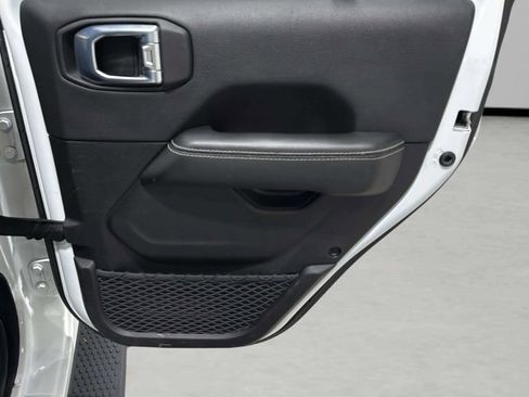 Used 2021 Jeep Wrangler Unlimited Sahara w/ Uconnect 4C Nav & Sound Group AWD/4WD image 13