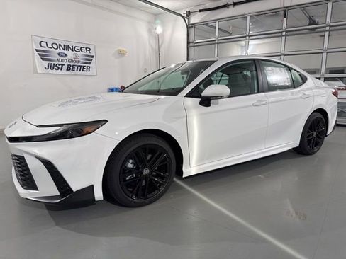 New 2026 Toyota Camry SE image 4