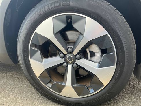 Used 2024 Volvo XC40 B5 Core AWD/4WD image 31