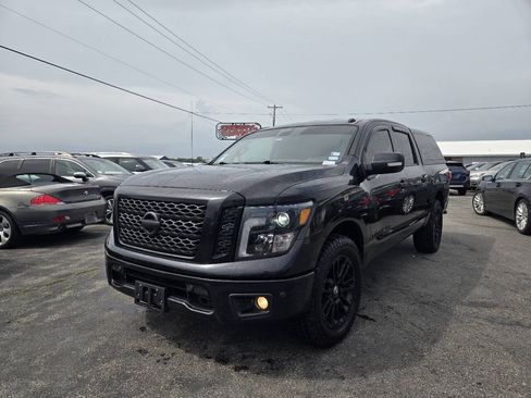 Used 2019 Nissan Titan SV w/ SV Convenience Package AWD/4WD image 2