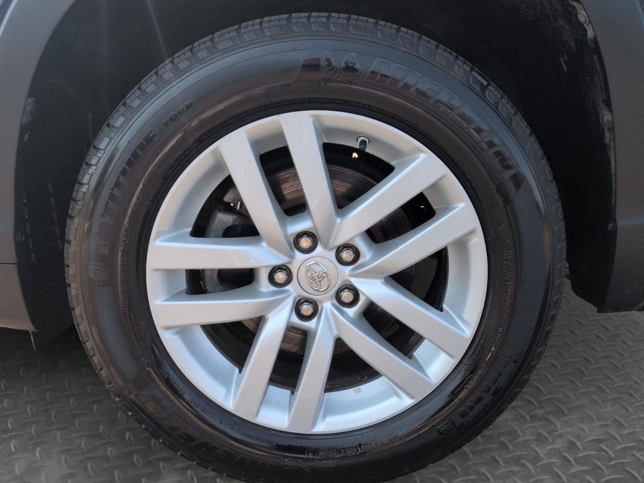 Used 2015 Toyota Highlander LE FWD image 30