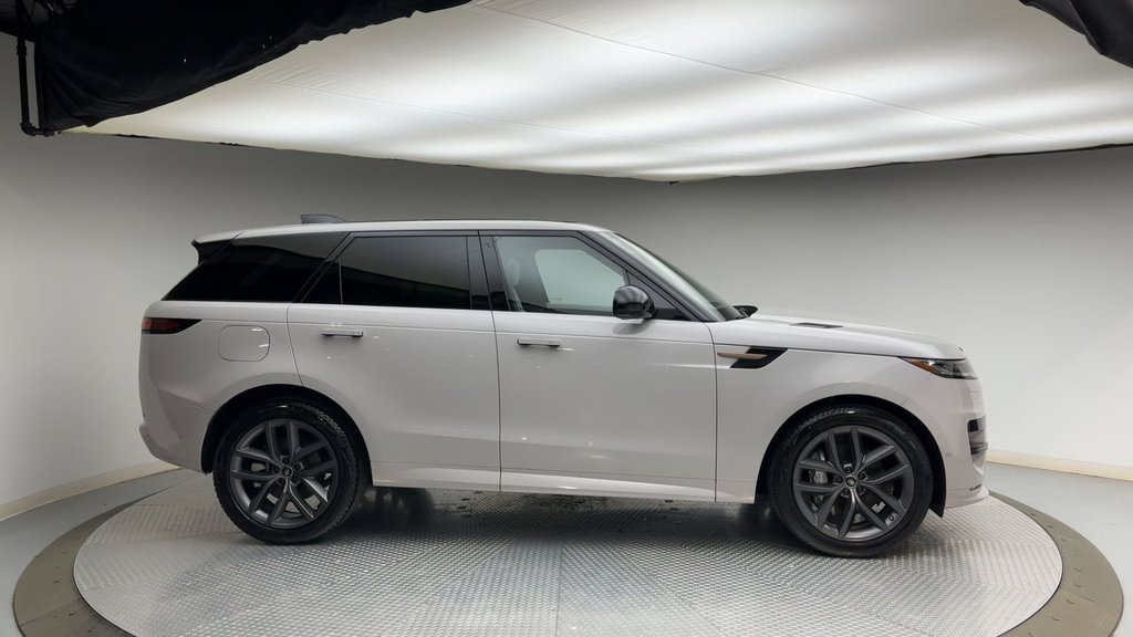 Used 2025 Land Rover Range Rover Sport Dynamic SE AWD/4WD image 9