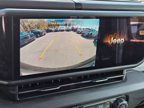 Used 2025 Jeep Wrangler Sport S image 17