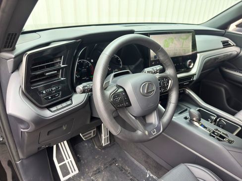 Used 2025 Lexus TX 500h AWD w/ Technology Package image 13