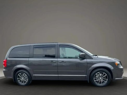 Used 2016 Dodge Grand Caravan R/T FWD image 4