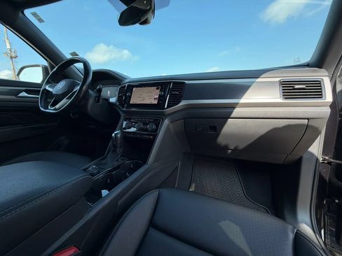 Used 2020 Volkswagen Atlas Cross Sport SEL image 25