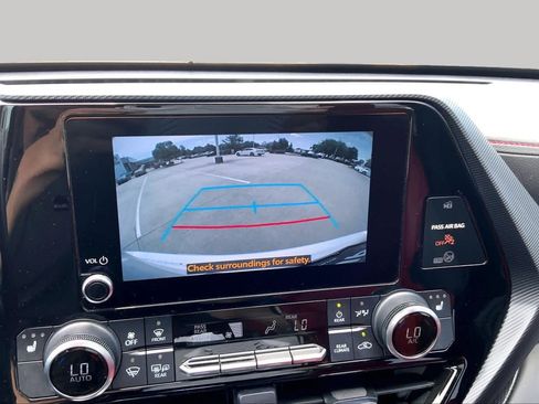 Used 2023 Toyota Highlander XSE FWD image 29