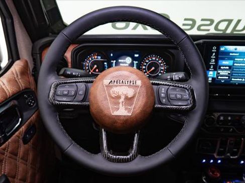 Used 2025 Jeep Gladiator Sport image 14