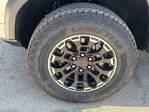 Used 2026 GMC Canyon AT4 w/ AT4 Premium Package image 8