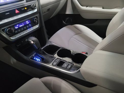 Used 2019 Hyundai Sonata SEL w/ Tech Package 02 FWD image 26