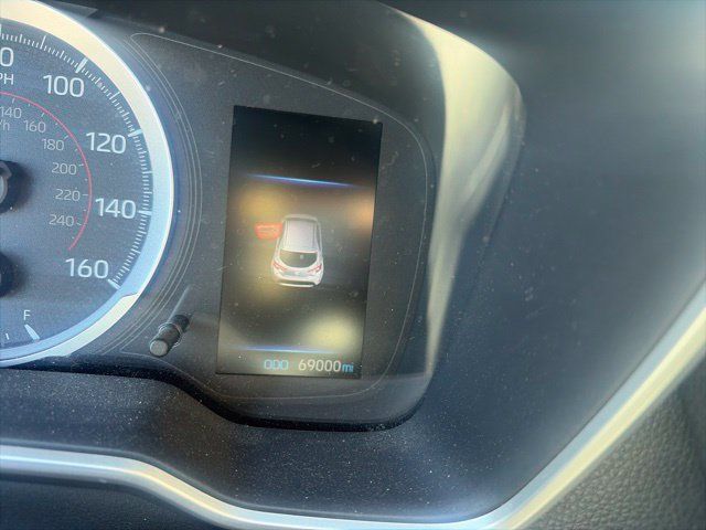 Used 2021 Toyota Corolla SE w/ SE Preferred Package FWD image 2