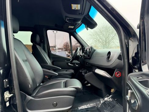 Used 2020 Mercedes-Benz Sprinter 2500 w/ Premium Plus Package image 22
