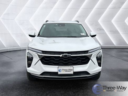 New 2026 Chevrolet Trax LT w/ Driver Confidence Package FWD image 8