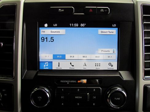 Used 2018 Ford F150 Lariat w/ Trailer Tow Package image 33