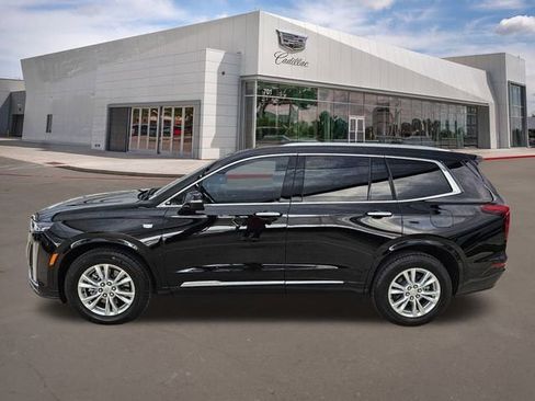 New 2025 Cadillac XT6 Luxury image 3