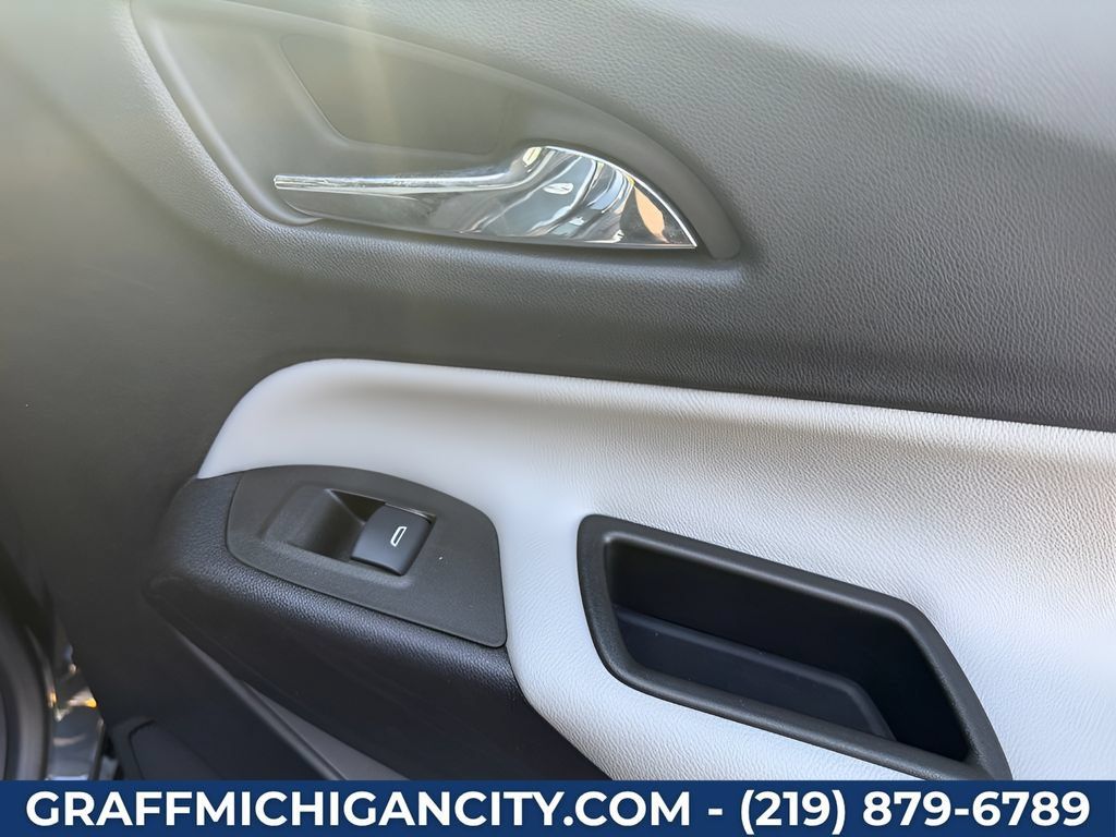 Used 2023 Chevrolet Equinox LT w/ Driver Convenience Package AWD/4WD image 30