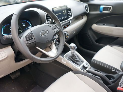 New 2025 Hyundai Venue SEL image 7