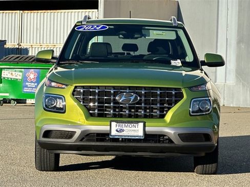 Used 2024 Hyundai Venue SEL image 9