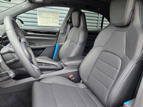 New 2026 Porsche Macan Electric RWD image 5