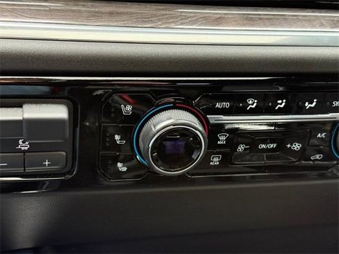 Used 2022 Chevrolet Silverado 1500 LTZ w/ LTZ Premium Package image 24