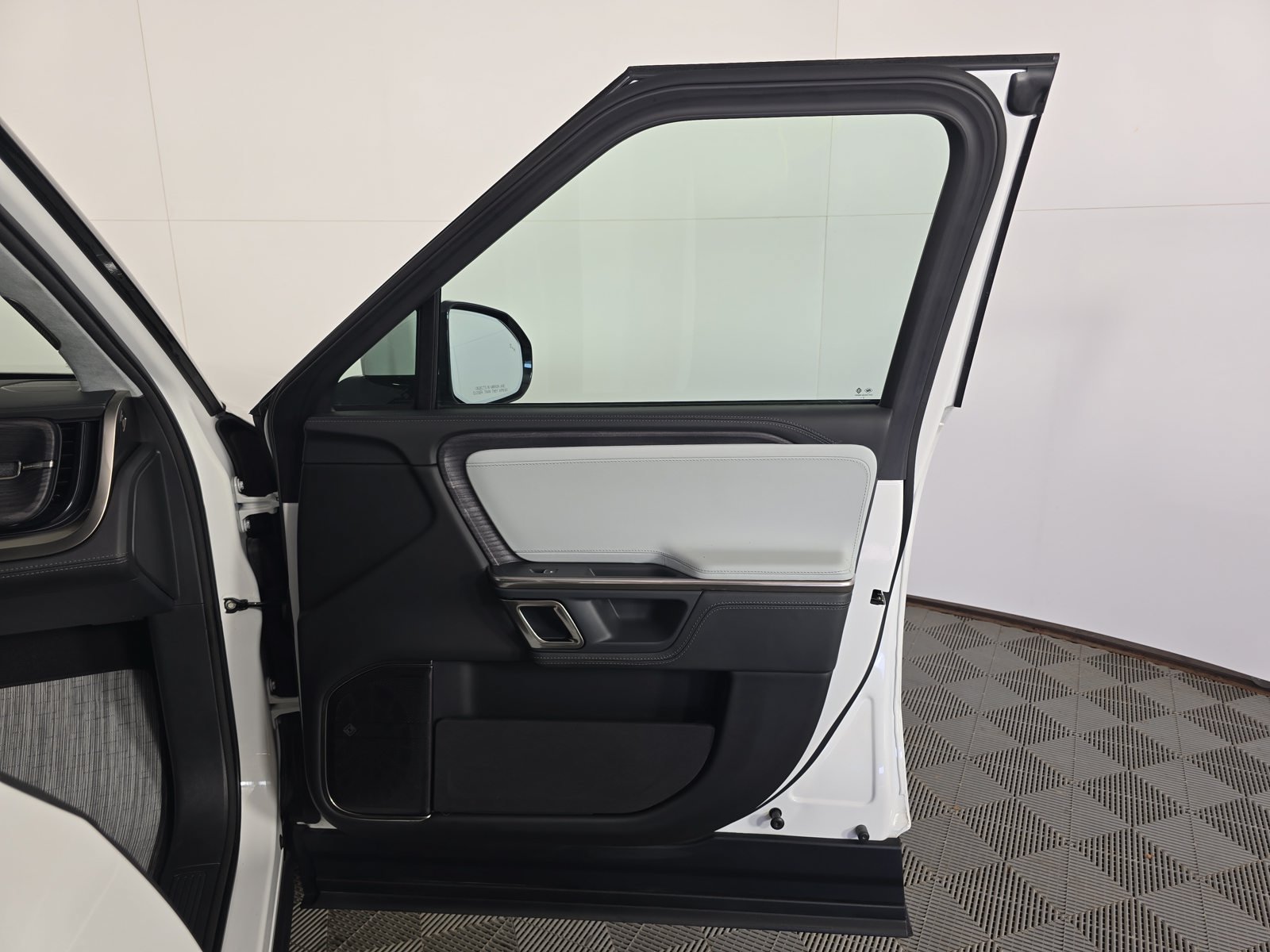 Used 2024 Rivian R1S Adventure Quad AWD/4WD image 18