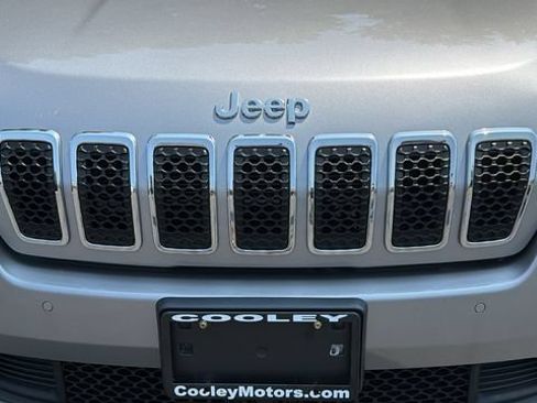 Used 2019 Jeep Cherokee Limited w/ Technology Group AWD/4WD image 12