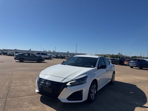 Certified 2025 Nissan Altima 2.5 S image 7