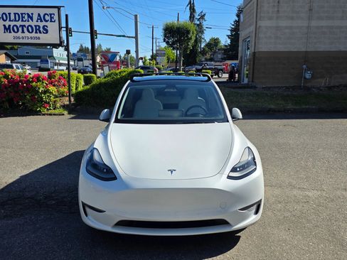 Used 2025 Tesla Model Y Long Range AWD/4WD image 2
