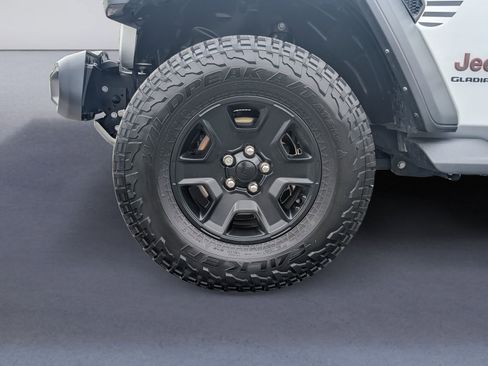 Used 2022 Jeep Gladiator Mojave AWD/4WD image 30