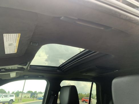 Used 2017 Cadillac Escalade Platinum AWD/4WD image 28